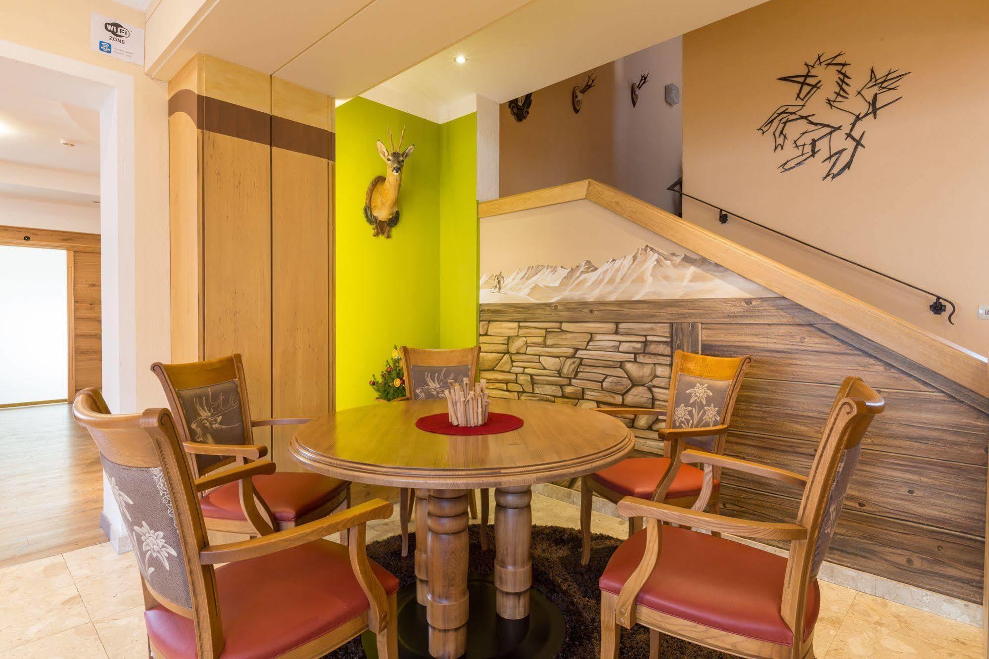 Hotel Schoenegg Seefeld in Tirol Exteriör bild